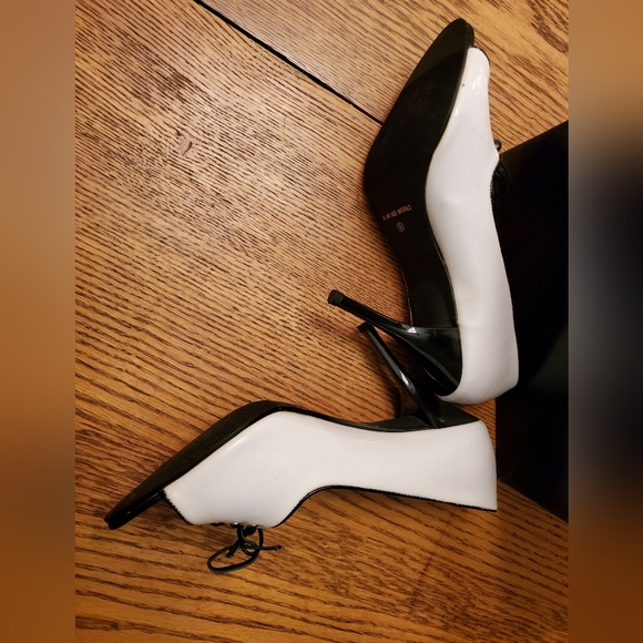 Women's blk/wht heels - Picture 5 of 8